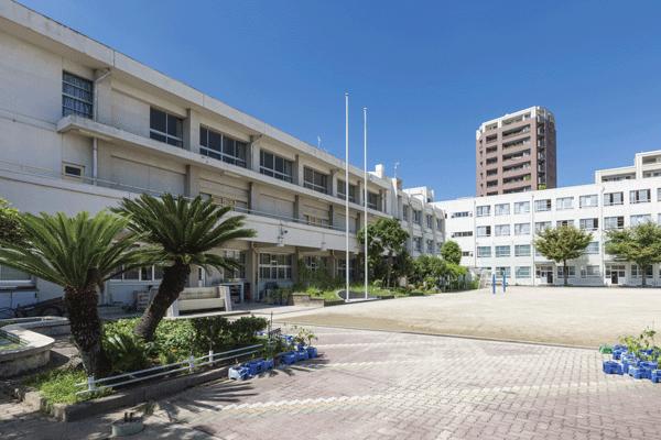 Surrounding environment. City name North Elementary School (5 minutes walk ・ About 350m)