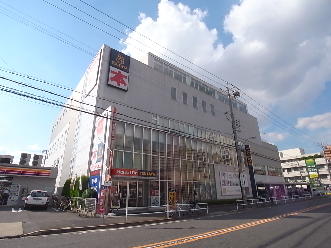 Rental video. TSUTAYA Ruriko cho shop 534m up (video rental)