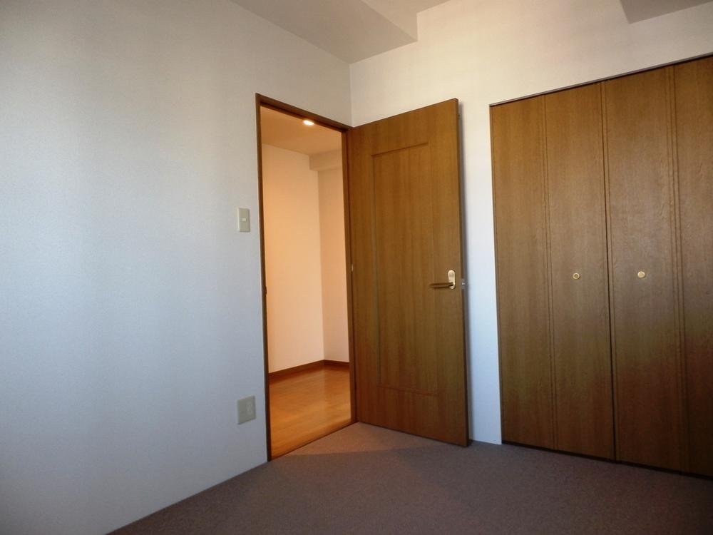 Non-living room. Entrance side of the 4.5 Pledge of room you can also be used as a walk-in closet!