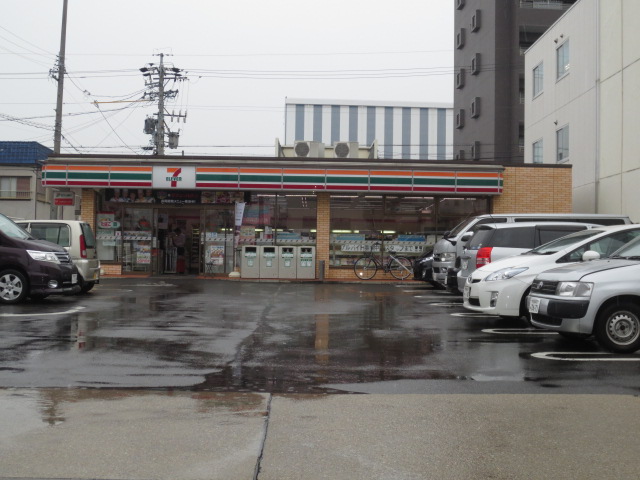 Convenience store. Seven-Eleven Nagoya Wakabatori 2-chome up (convenience store) 338m
