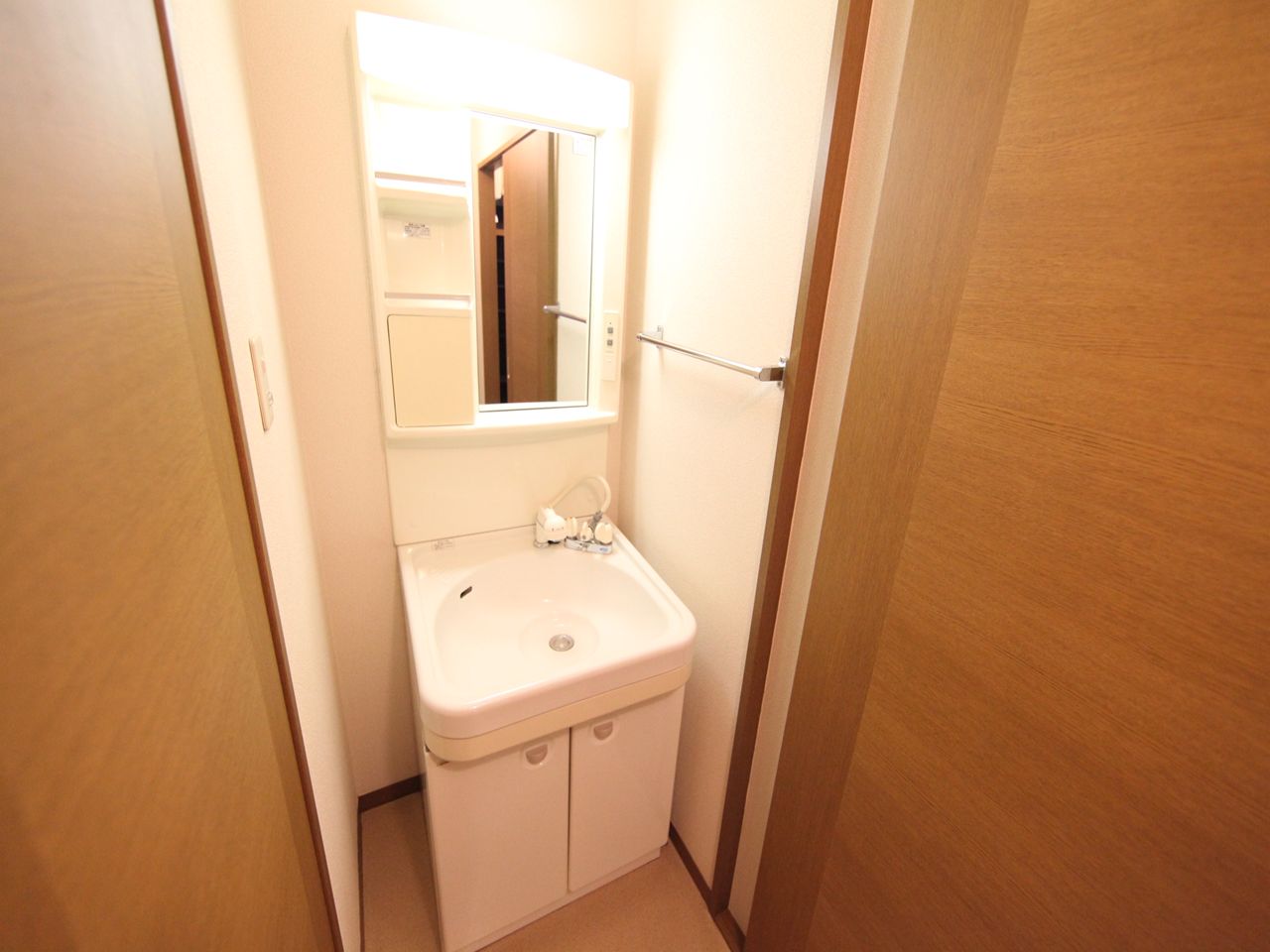 Washroom. Dressing room Independent wash basin (shampoo dresser)