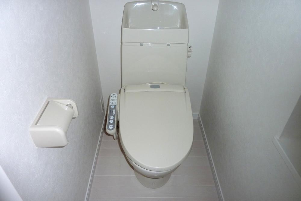 Toilet. Building B room (12 May 2013) Shooting