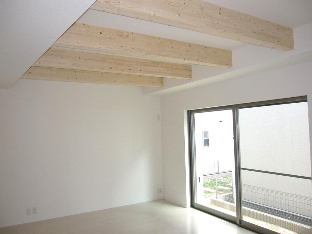 Living. F Building High ceiling and stylish look beam of 2.7m