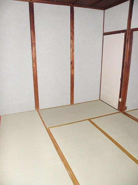 Living and room. Tatami mat sort already ・ Wallpaper re-covered already