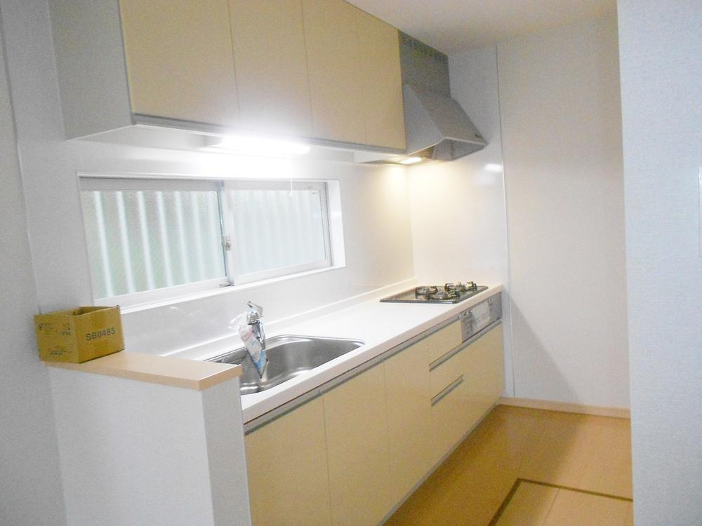 Kitchen. 1 Building: Kitchen Artificial marble counter of the system kitchen (semi-closed type ・ Underfloor Storage Yes)