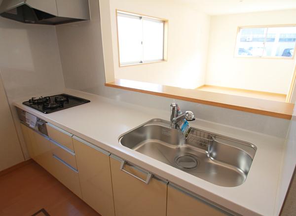 Same specifications photo (kitchen). Local Building 2 2013 early November shooting