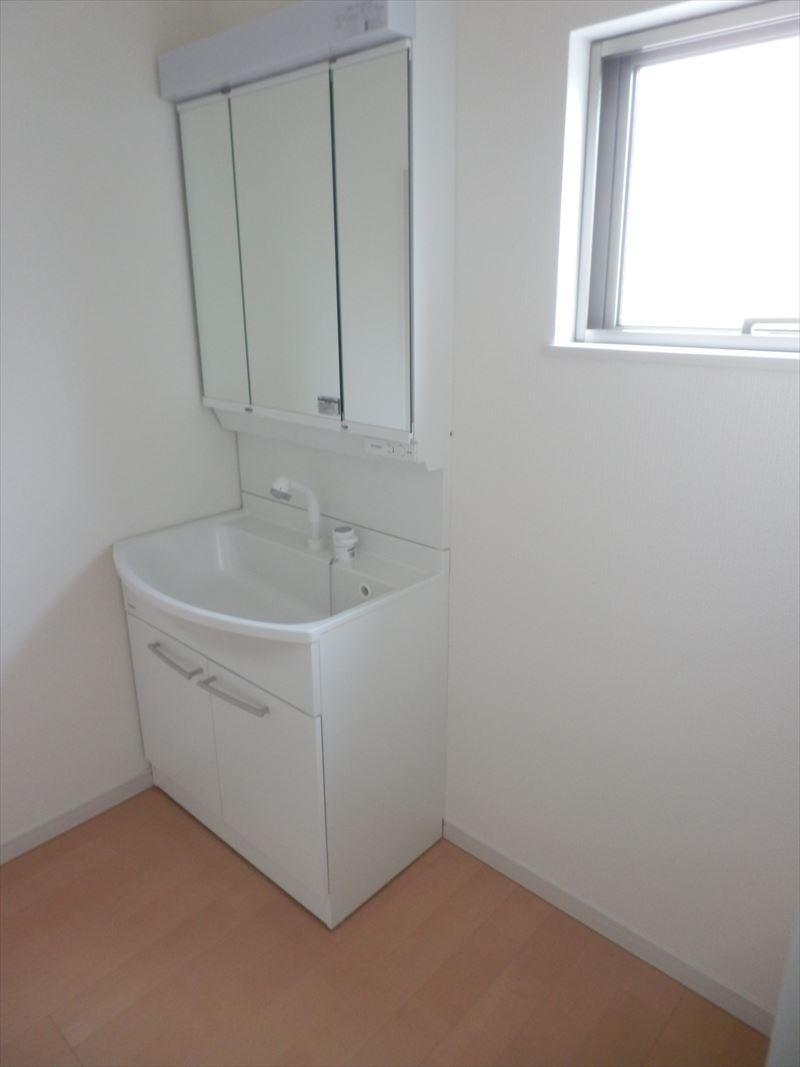 Wash basin, toilet