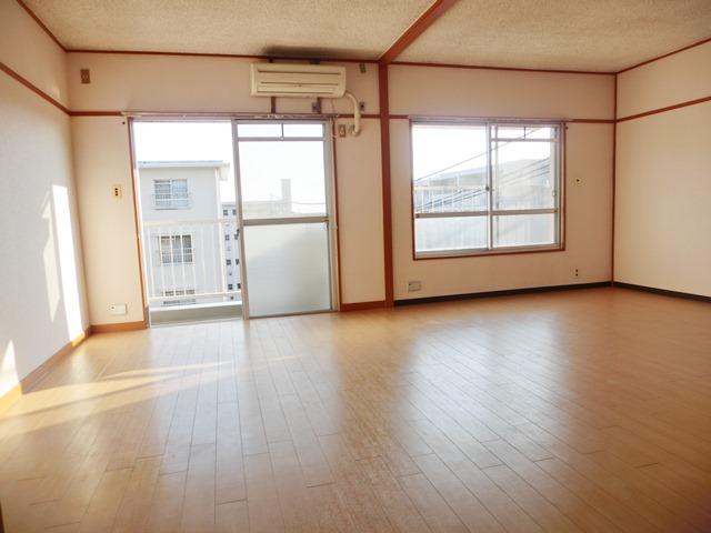 Living. Living (November 2013) Shooting