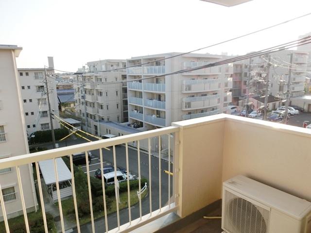 View photos from the dwelling unit. View from the site (November 2013) Shooting