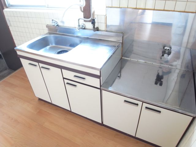 Kitchen. Gas stove can be installed