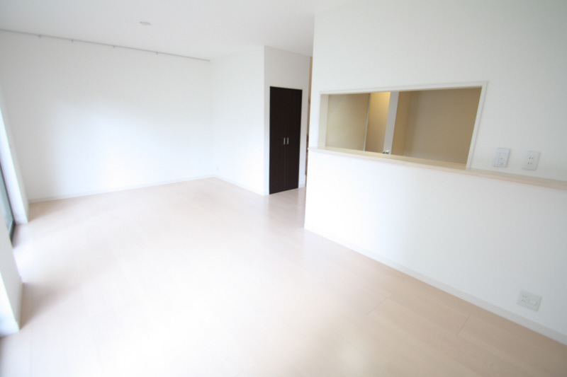 Living and room.  ※ It is a photograph of the same building another room. 