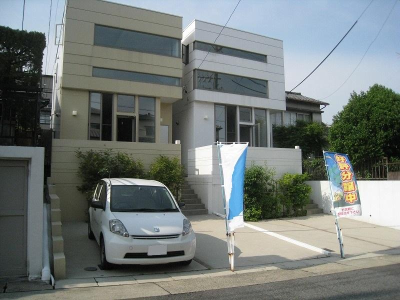 Local appearance photo. Local (June 2012) shooting The left-hand side will be referred to our property.