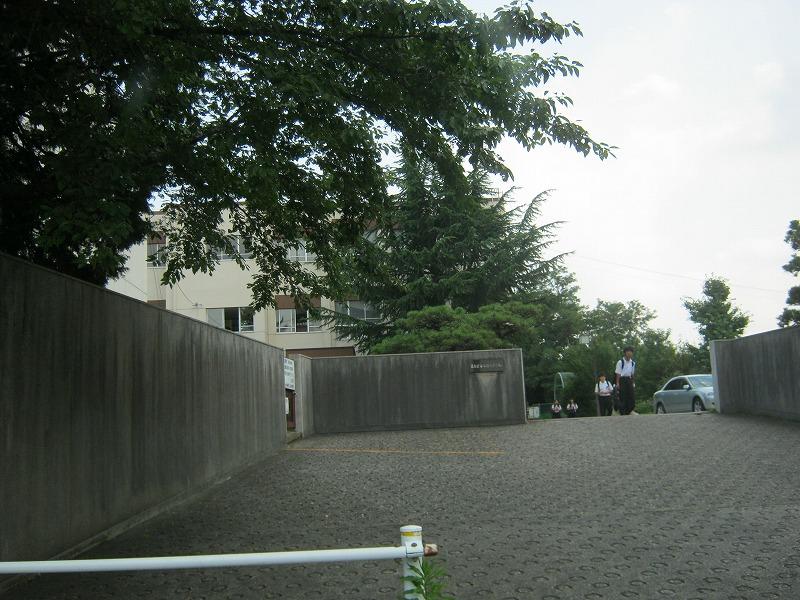 Junior high school. Ithaca junior high school ・ ・ ・ About 950m