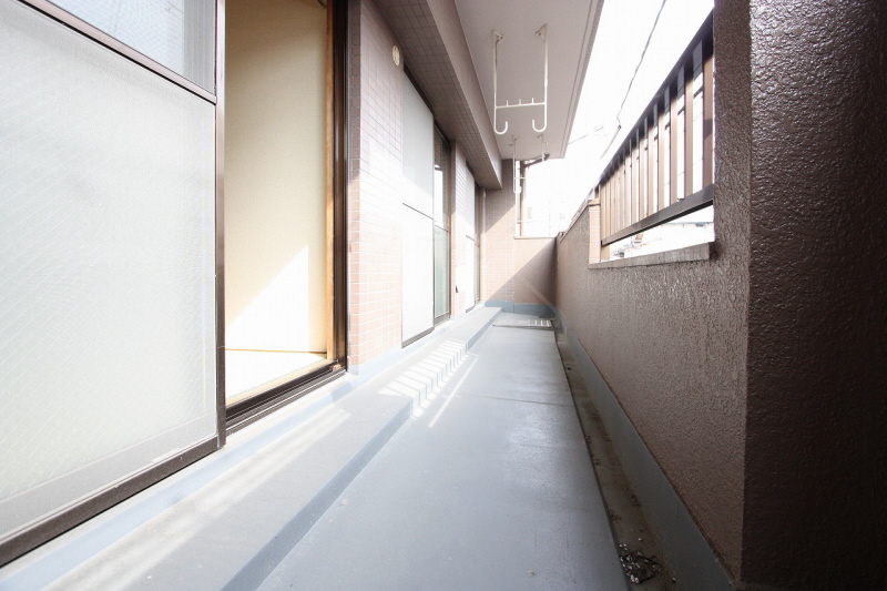 Balcony. It is a veranda.