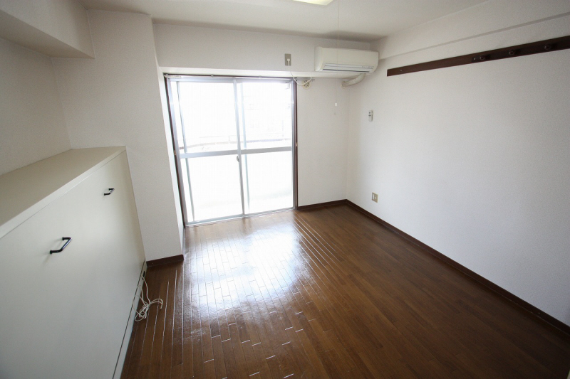 Other room space. Comfortably spend in the air-conditioned facility.