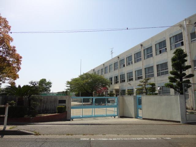 Primary school. Inokoishi elementary school