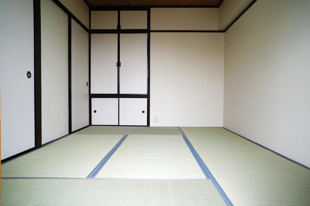 Non-living room.  ■ Beautiful Japanese-style tatami mat was sort