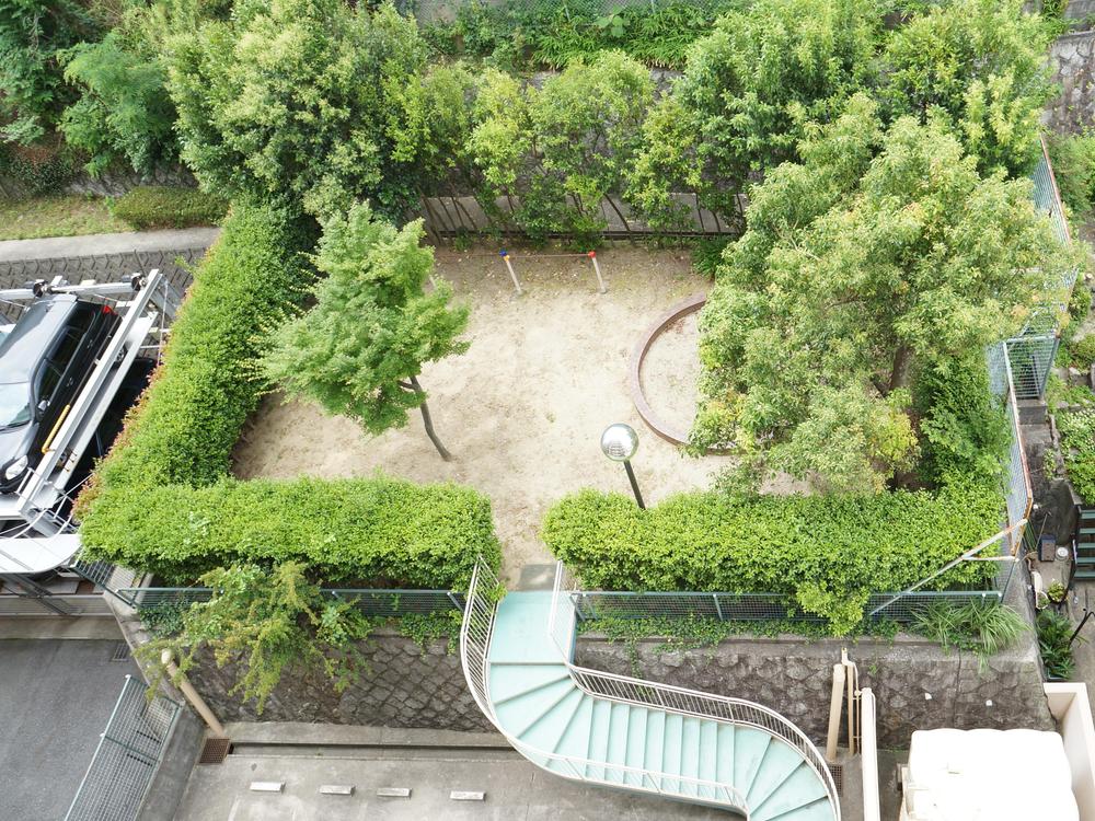 Other common areas.  ■ Mansion on-site park