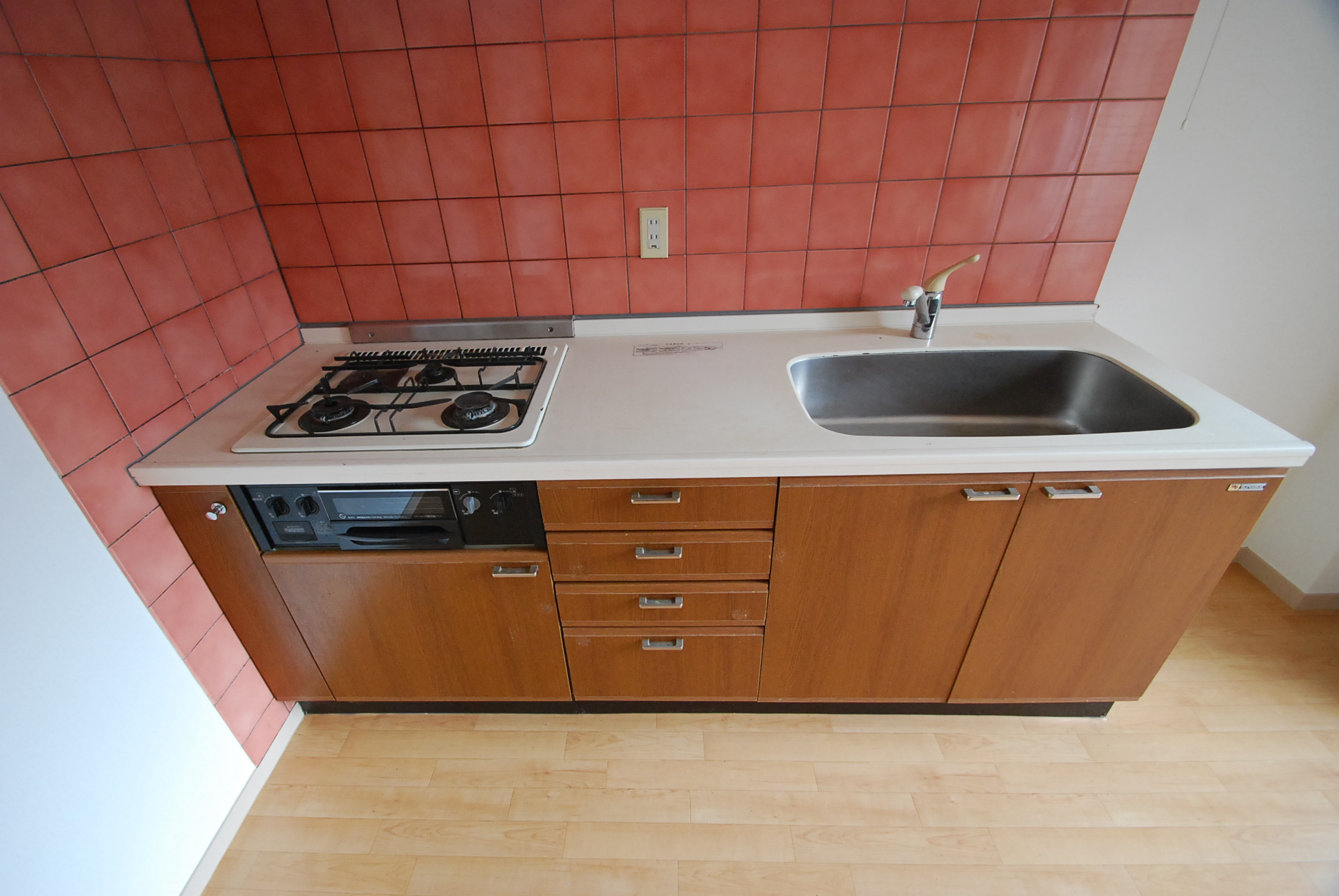 Kitchen. 3-burner stove system Kitchen