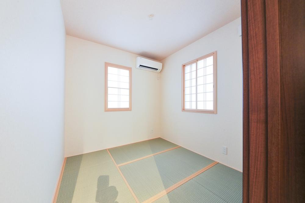 Other introspection. Soothing Japanese-style room