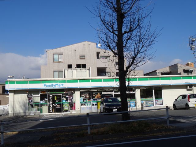 Convenience store. 270m to Family Mart (convenience store)