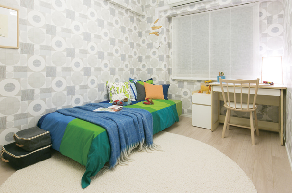 About 6.0 tatami of the children's room facing there is a wide Western-style (2). Produce a likeness Northern Europe to the interior and fabric in vivid color scheme