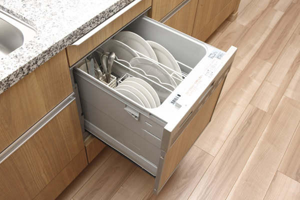 Kitchen.  [Dish washing and drying machine] Scoured with excellent detergency, It is safe and clean to dry up every nook and corner in the hot air. Since the drawer type, Out of tableware is smooth (same specifications)