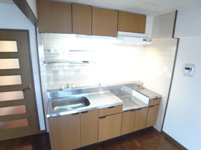 Kitchen. Gas stove can be installed