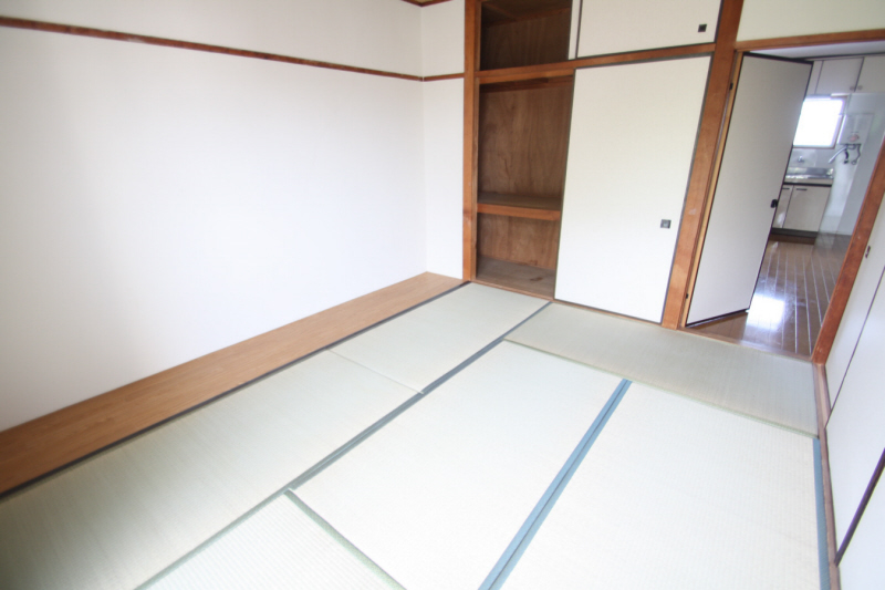 Other room space. A good Japanese-style room. 