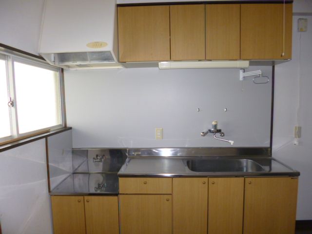 Kitchen. 2-neck is a gas stove can be installed