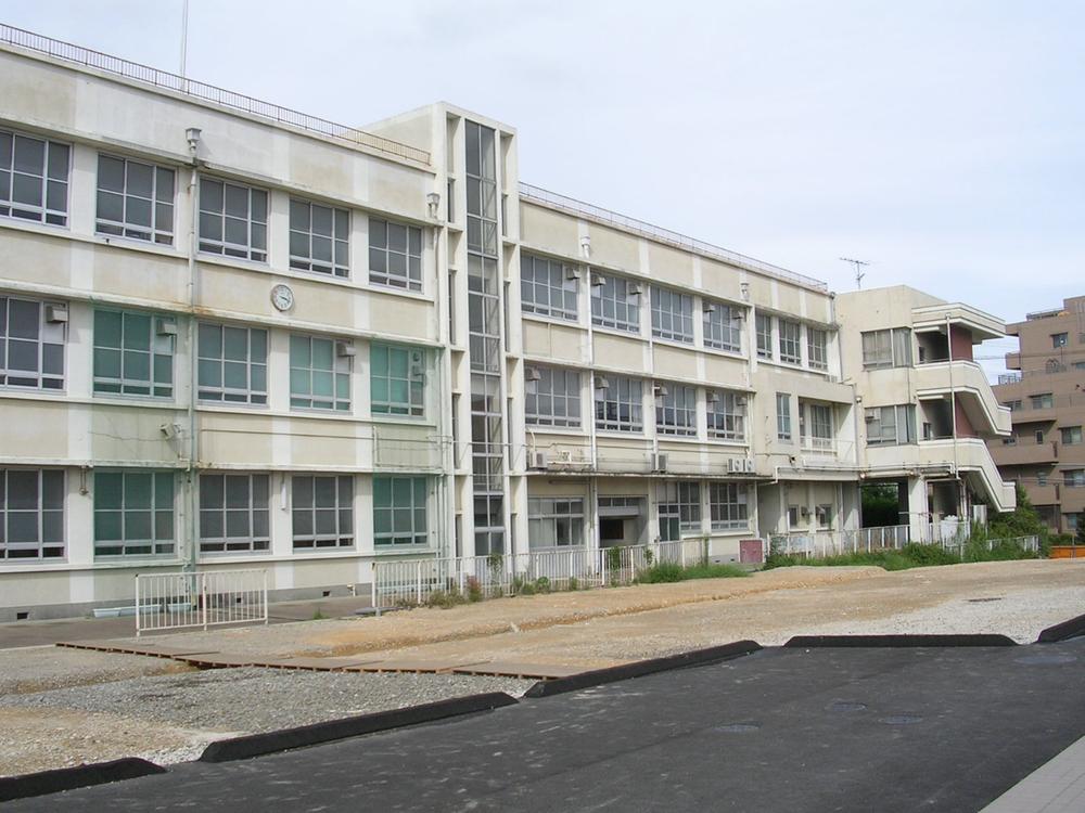 Junior high school. 938m to Nagoya City Tatsugami hill junior high school