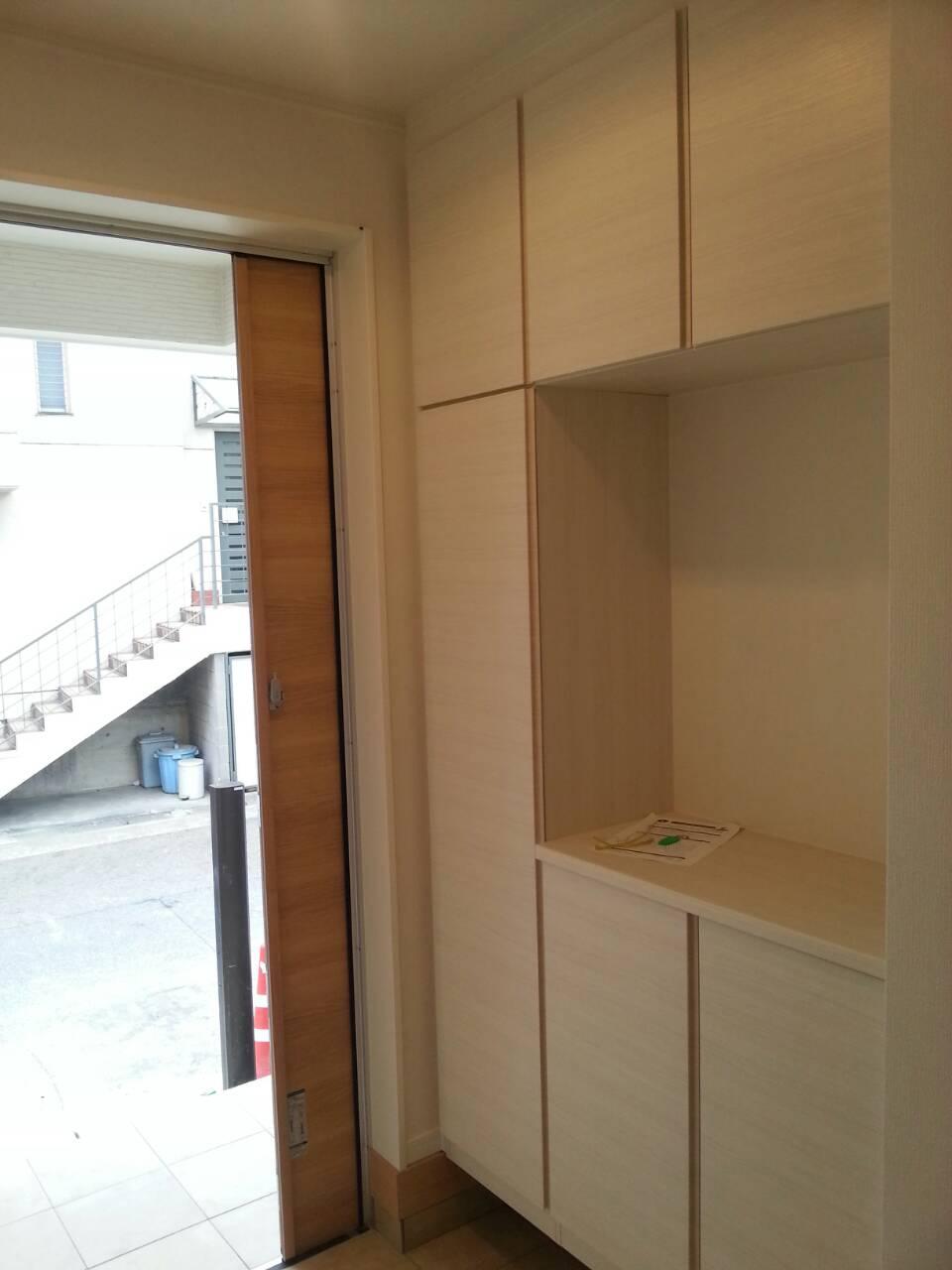 Receipt. Front door clean, with cupboard!