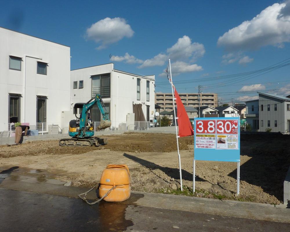 Local photos, including front road. 1 Building (November 2013) Shooting