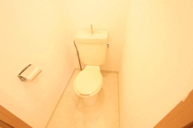 Toilet. Huh ~ ?