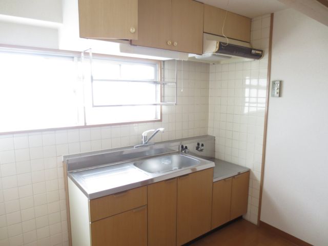 Kitchen. Gas stove can be installed. 