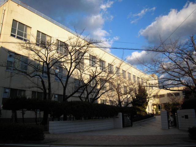 Primary school. 830m up to municipal Nishiyama elementary school (elementary school)