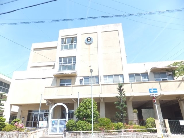 Primary school. Hongo 402m up to elementary school (elementary school)