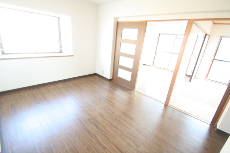 Living and room. Living room with a bay window in the corner room