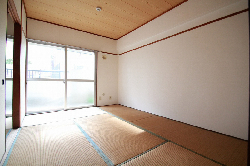 Living and room. It settles down Japanese-style room.