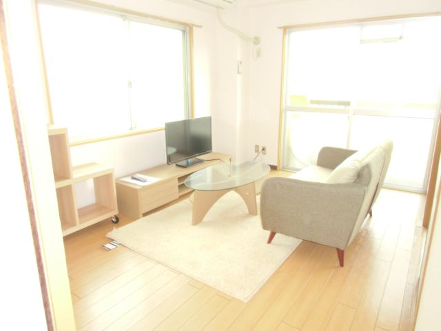 Living and room. It is easy to use in all Western-style. 