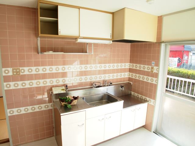 Kitchen. Gas stove can be installed