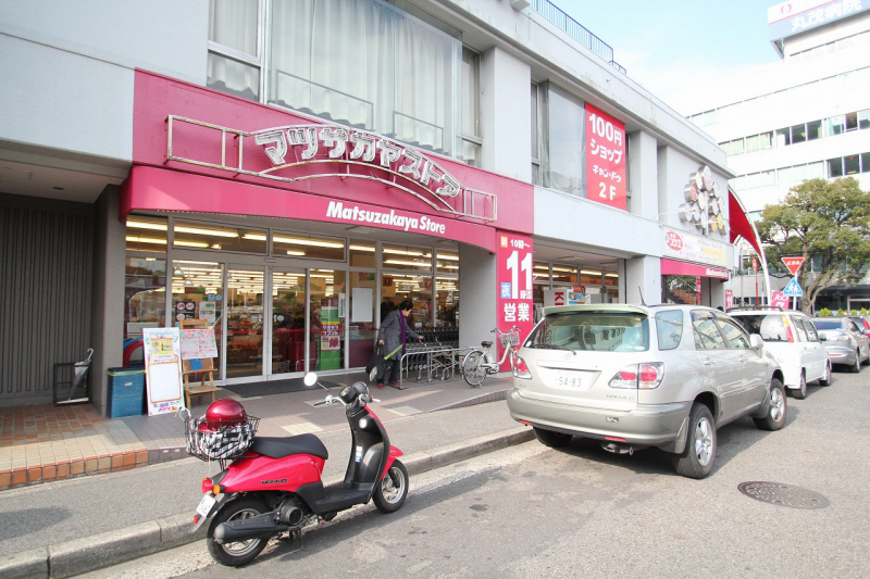 Supermarket. 670m until Peacock store Hongo store (Super)