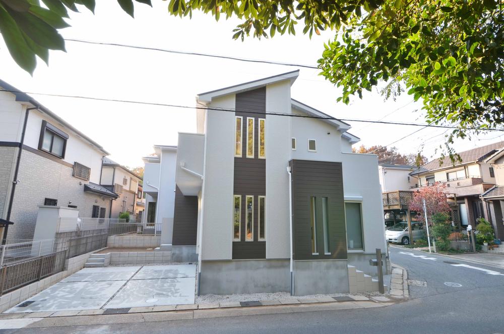Local appearance photo. Building 2, Parking parallel two (depending on model) is possible.