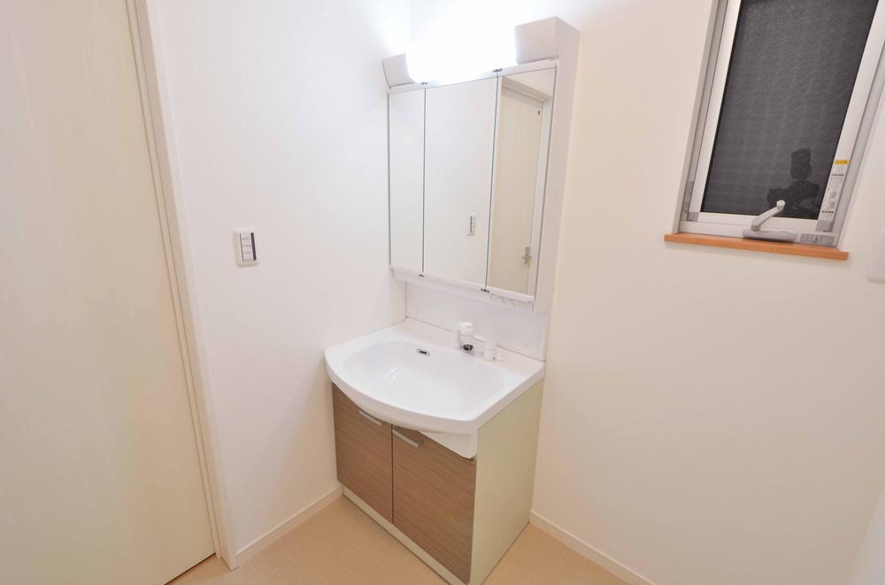 Wash basin, toilet. It has become a three-sided mirror, It also becomes a storage Behind the Mirror. 