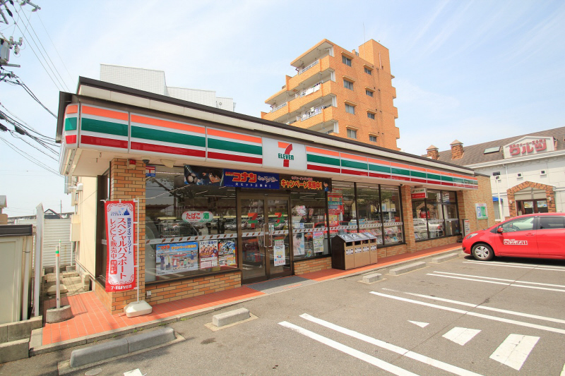 Convenience store. Seven-Eleven Fujisato Machiten up (convenience store) 210m