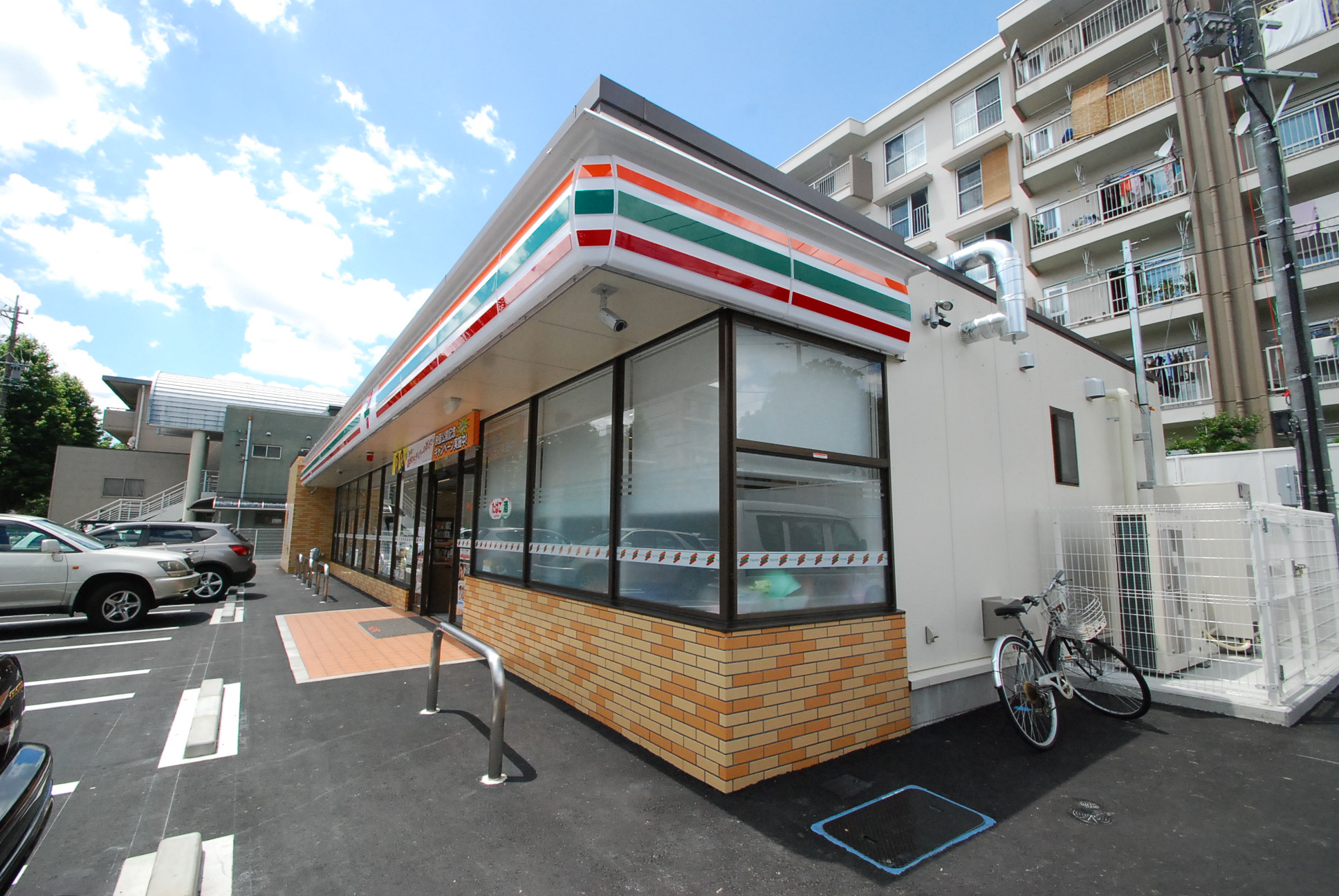 Convenience store. Seven-Eleven Nagoya one company 4-chome up (convenience store) 604m