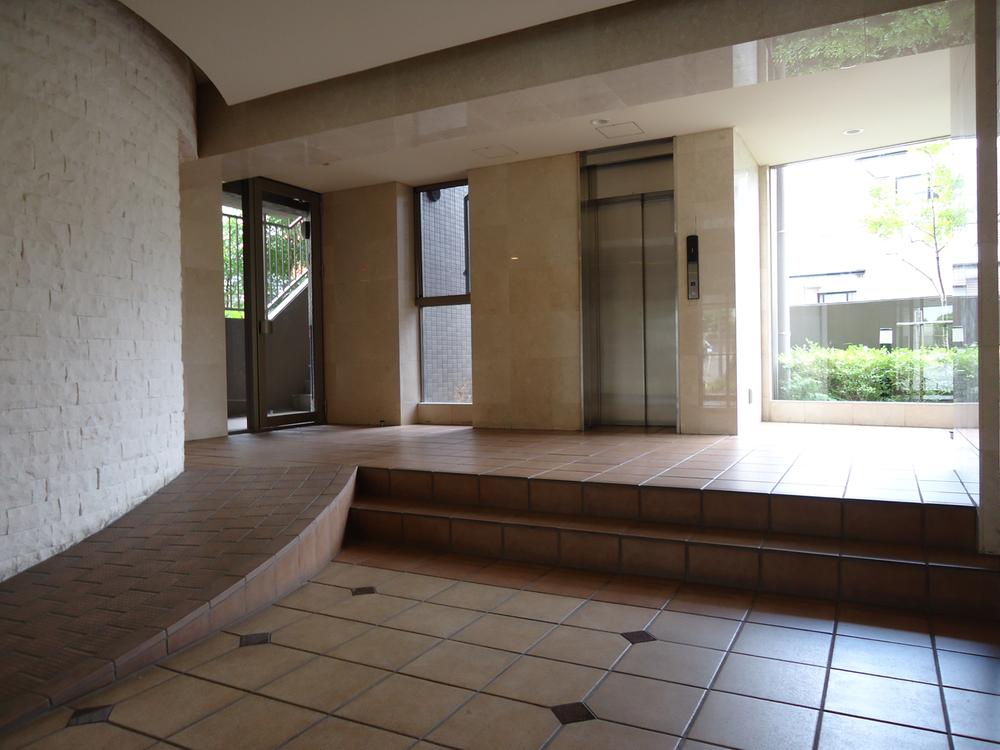 Entrance. Common areas