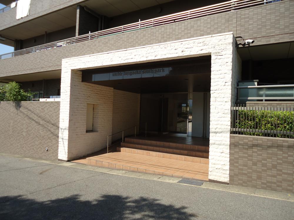 Entrance. Common areas