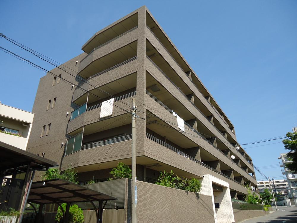 Local appearance photo. Local (10 May 2013) Shooting