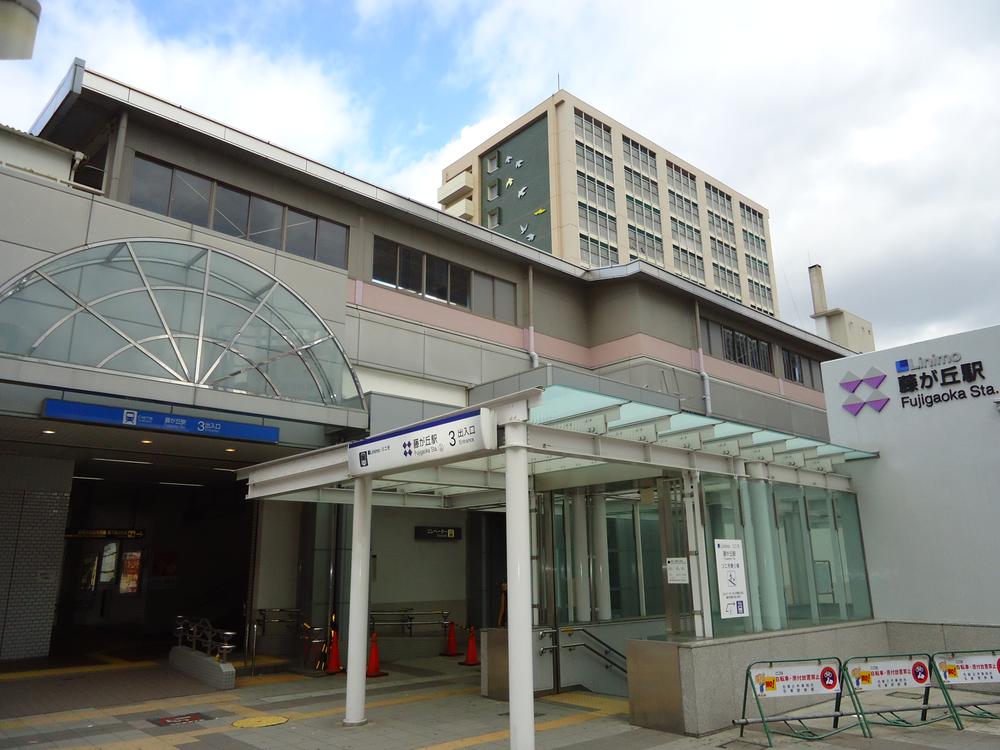Other. Subway Higashiyama Line "Fujigaoka" station October 2013) Shooting